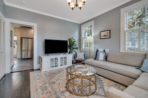 Smart TV, fireplace