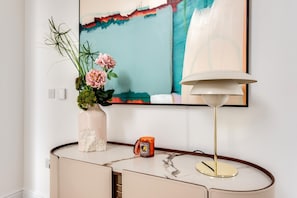 House | 4 bedrooms, desk