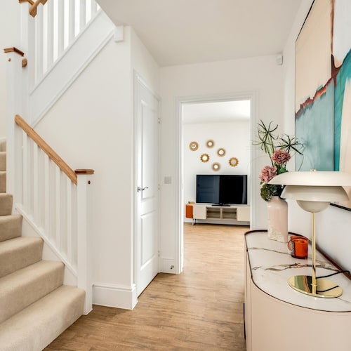 Tranquil 4-bed Oasis Modern Chic