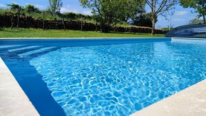 Innendørsbasseng og utendørsbasseng