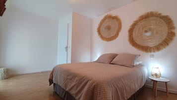 2 bedrooms, iron/ironing board, travel cot, free WiFi