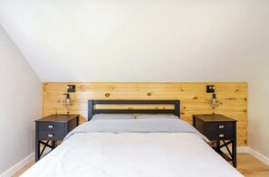 2 bedrooms, desk, WiFi, bed sheets - Cozy Getaway close to Arrowhead & downtown Huntsville. Pet-Friendly. (Huntsville)