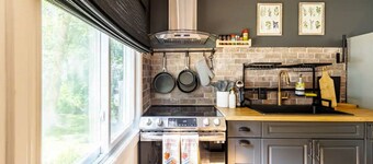 Cozy Getaway close to Arrowhead & downtown Huntsville. Pet-Friendly.