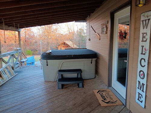 Millers Landing 2 - Sleeps 8. Hot Tub. 2 min to Buffalo Pt