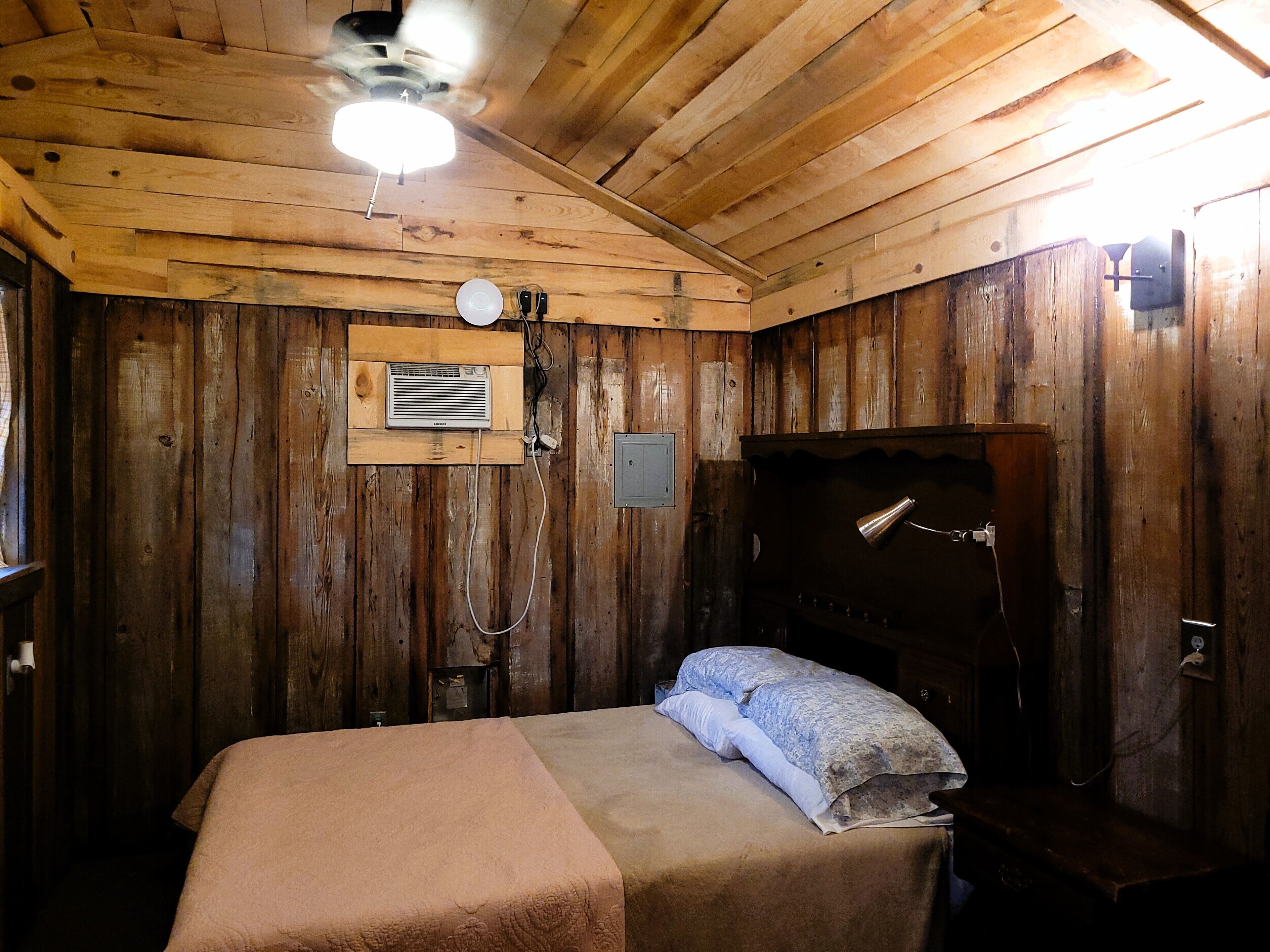 4 bedrooms, WiFi, bed sheets