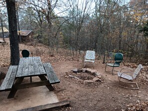 Outdoor dining - Baker Lodge - Ozarks Cabin - Lower Buffalo River - Sleeps 5 (Yellville)