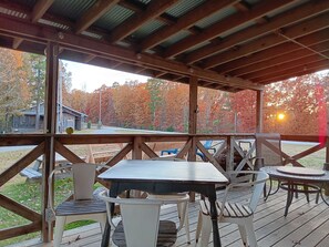 Outdoor dining - Millers Landing 1 - Sleeps 6. MINUTES to Lower Buffalo River (Yellville)