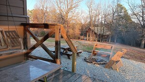 Outdoor dining - Millers Landing 1 - Sleeps 6. MINUTES to Lower Buffalo River (Yellville)