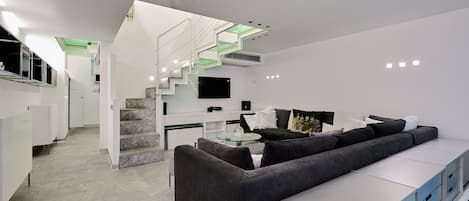 Smart TV, DVD player, books, stereo