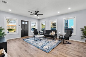 House (4 Bedrooms) | Living area | 50-inch TV with digital channels - Inviting 4br/2.5ba Downtown Home With Ample Space! (San Antonio)