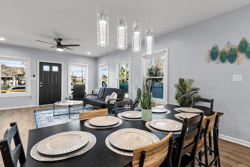 Inviting 4br/2.5ba Downtown Home With Ample Space!