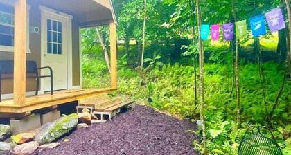 Bliss Bungalow: Serenity by a Stream