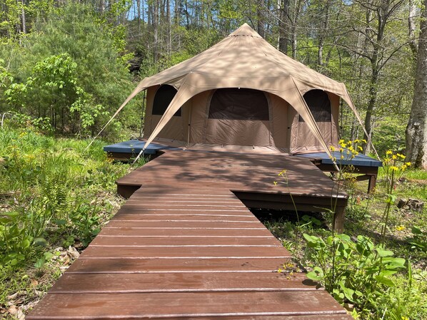 Terrace/patio - Tranquil Tent: Elevated at the Edge of the Woods. (Green Mountain)