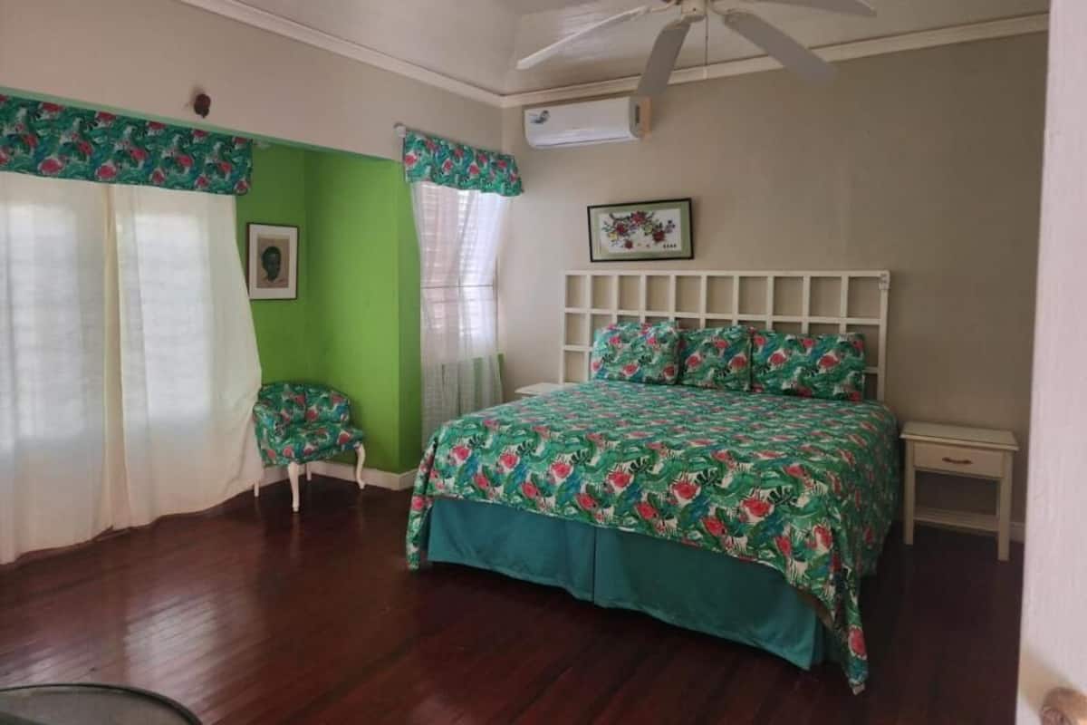 Economy Room | 1 bedroom, iron/ironing board, free WiFi