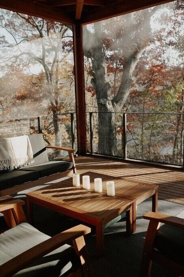 Interior - Nordlys Lodging Co. - LongHouse (Frederic)