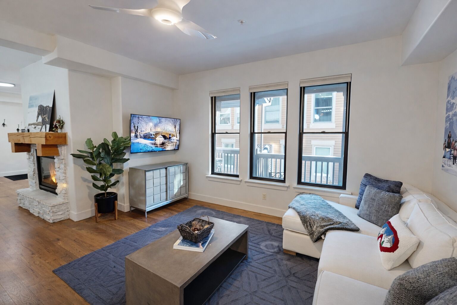 Apartamento, 2 habitaciones | Zona de estar | Una Smart TV