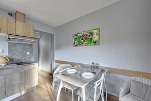 Réfrigérateur, micro-ondes, four, lave-vaisselle