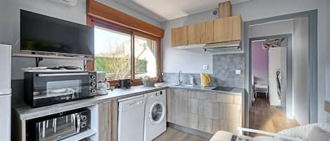 Fridge, microwave, oven, dishwasher