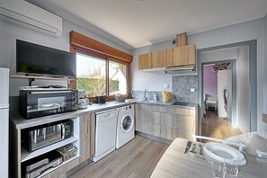 Fridge, microwave, oven, dishwasher