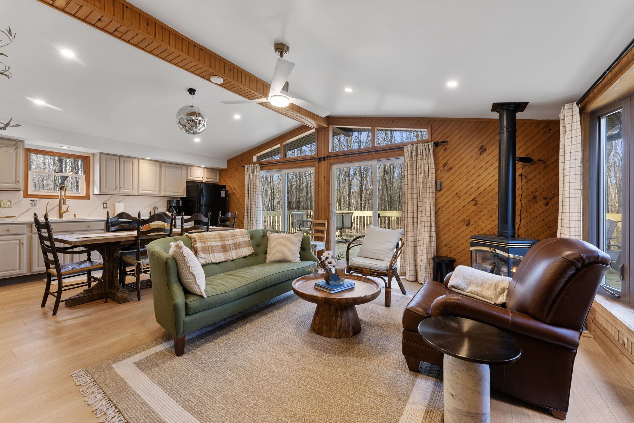 Olivewood Cabin 3BR w/ Hot Tub, lake/pool access 