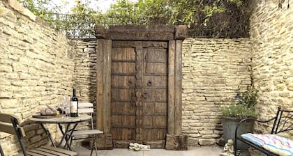 Romantic Cottage for Two in the Heart of Historic Tetbury