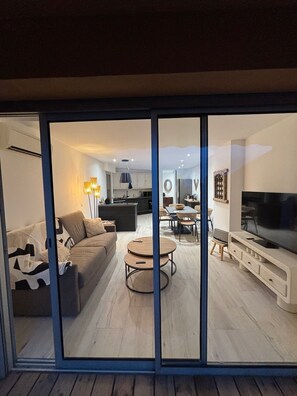 Smart TV, stereo - Flat for 6 people with air conditioning, St Clair Le LAVANDOU, renovated in 2023 (Le Lavandou)