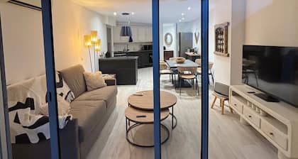 Flat for 6 people with air conditioning, St Clair Le LAVANDOU, renovated in 2023