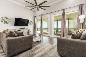 House, 4 Bedrooms | Living area