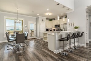 Casa, 4 habitaciones | Restaurantes