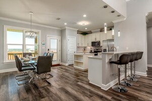 House, 4 Bedrooms | Private kitchen | Fridge, oven, coffee/tea maker, toaster