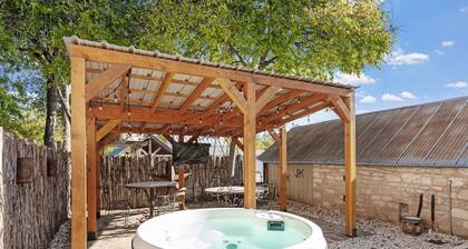 Calmbach Cottage 2 Bedroom Home by RedAwning