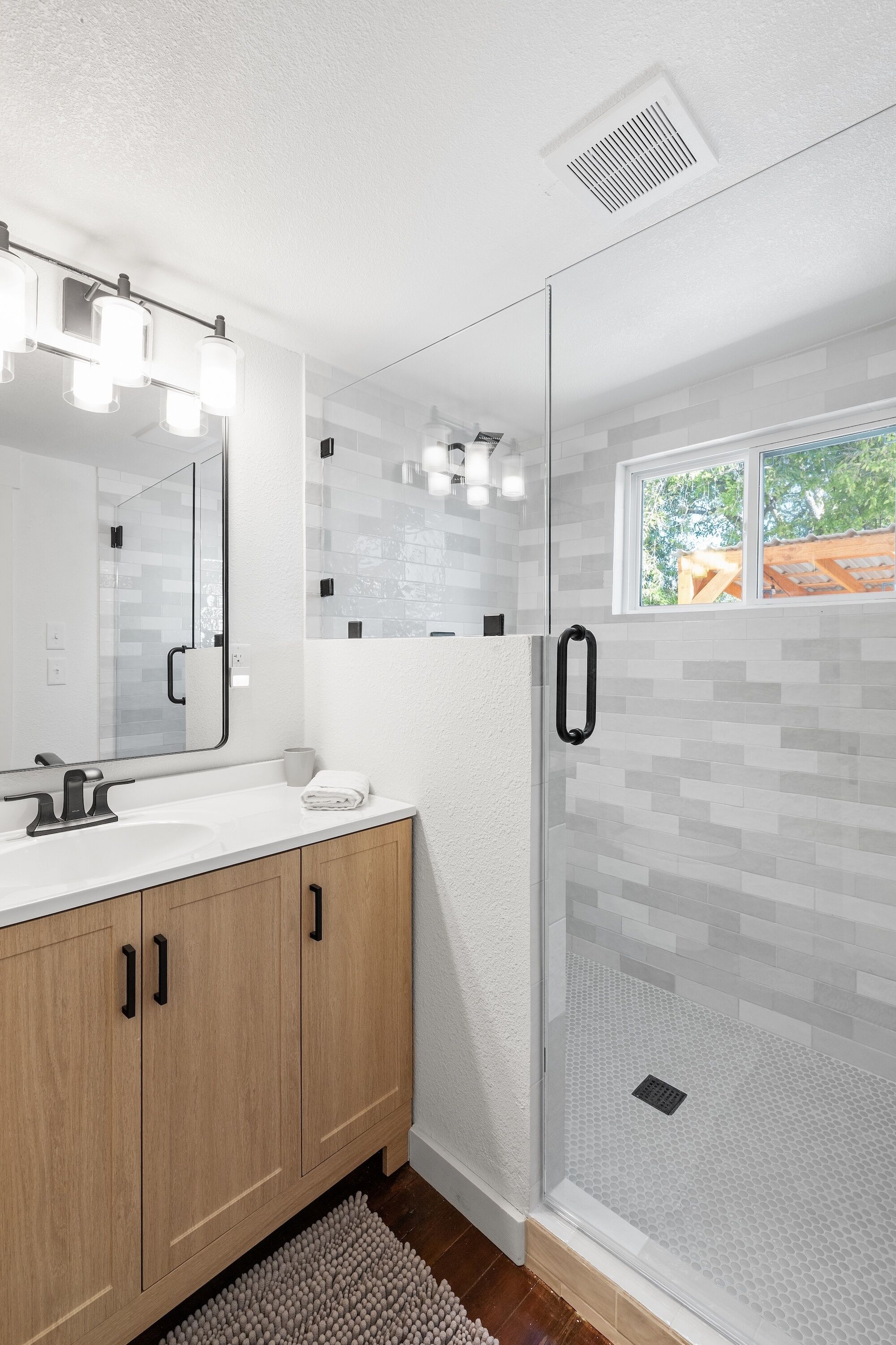 House, 2 Bedrooms | Bathroom | Towels, shampoo