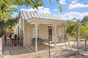 House, 2 Bedrooms | Exterior