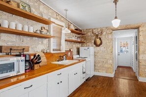 Casa, 2 quartos | Cozinha privada | Geladeira, cafeteira/chaleira