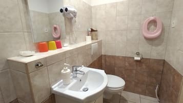 Room, 2 Bedrooms, Smoking, Patio | Bathroom