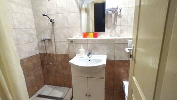 Zimmer, 2 Schlafzimmer, Raucher, Terrasse | Badezimmer