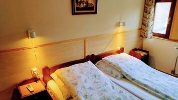 Room, 2 Bedrooms, Smoking, Patio | 2 bedrooms