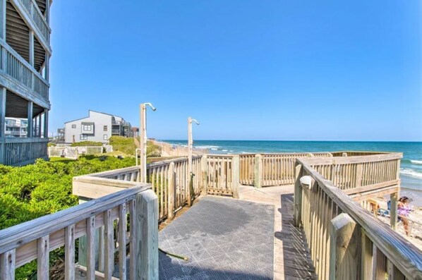 Property grounds - Oceanfront North Topsail Beach Condo w/Pool! Linens and towels provided (North Topsail Beach)