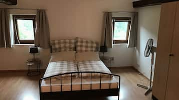 2 Schlafzimmer, Reisekinderbett, WLAN, Bettwäsche
