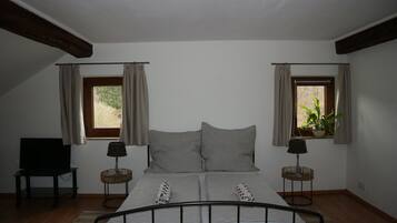 2 Schlafzimmer, Reisekinderbett, WLAN, Bettwäsche