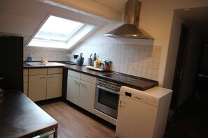 Fridge, microwave, oven, stovetop - Wooden Roof, 95 qm, 5 Pers (Attendorn)