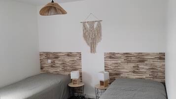 2 slaapkamers, een strijkplank/strijkijzer, gratis wifi, beddengoed