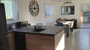 Micro-ondes, four, plaque de cuisson, lave-vaisselle