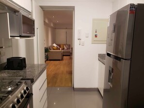 Geladeira, micro-ondas, fogão, cooktop