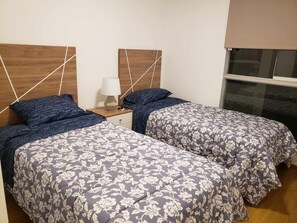 3 quartos, ferros/tábuas de passar roupa, Wi-Fi, roupa de cama