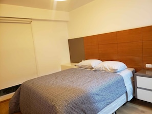 3 chambres, fer et planche à repasser, Wi-Fi, draps fournis
