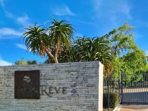 Property grounds - Self catering accomadation situated in the Winelands near Babelyonstoren. (Cape Town)