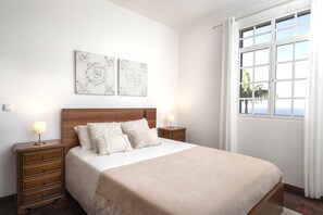 4 عدّة غرف نوم ومكواة/لوح كي وواي فاي مجانًا وملاءات أسرّة