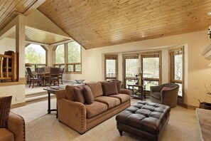 Maison, 4 chambres | Coin séjour