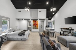 4 bedrooms, free WiFi, bed sheets